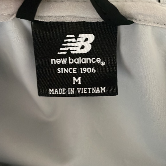 NEW BALANCE Wind Breaker Rain Black Full Zip Up Cord Drawstring Jacket Hoodie M - Picture 7 of 10